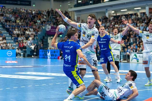 Kay Smits, Rueckraum, (VfL Gummersbach 31), Oskar Sunnefeldt, Rueckraum, (Frisch Auf Goeppingen 27), Rutger ten Velde, Aussen, (Frisch Auf Goeppingen 5), VfL Gummersbach vs. Frisch Auf! Goeppingen, Daikin Handball Bundesliga, Herren , 30. Spieltag, 30.04.2026 Gummersbach NRW Deutschland