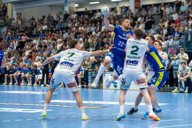 Kentin Mahà , Rueckraum, (VfL Gummersbach 22), Victor Kloeve, Rueckraum, (Frisch Auf Goeppingen 7), Oskar Neudeck, Rueckraum, (Frisch Auf Goeppingen 2), VfL Gummersbach vs. Frisch Auf! Goeppingen, Daikin Handball Bundesliga, Herren , 30. Spieltag, 30.04.2026 Gummersbach NRW Deutschland