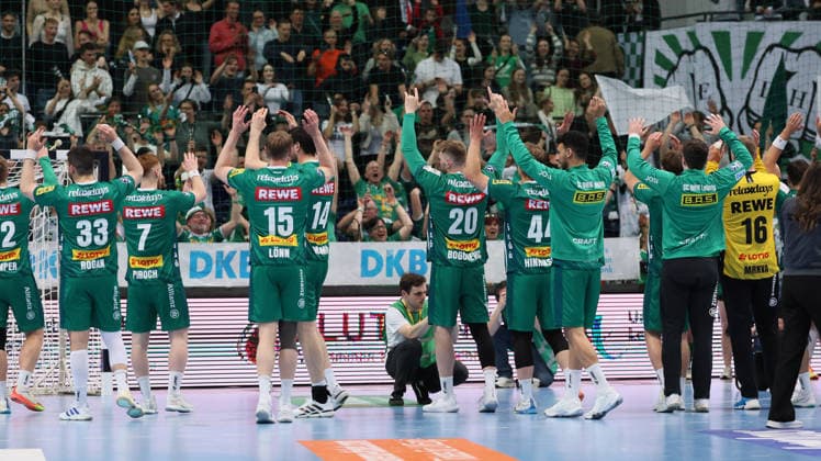 Leipzig, 30.04.2026, Arena Leipzig, Handball, Bundesliga, 30.Spieltag , SC DHfK Leipzig vs. HC Erlangen 30:29 , Im Bild; Leipzig jubelt nach dem Spiel. , Nur zur redaktionellen Nutzung. Only editorial use. , DHB HBL regulations prohibit any use of photographs as image sequences and or quasi-video. ,