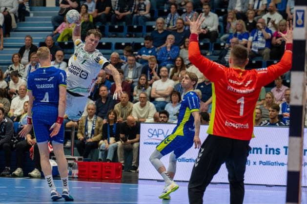 Ellidi Snaer Vidarsson, Kreislaeufer, (VfL Gummersbach 4), Victor Kloeve, Rueckraum, (Frisch Auf Goeppingen 7), Dominik Kuzmanović, Torwart, (VfL Gummersbach 1), VfL Gummersbach vs. Frisch Auf! Goeppingen, Daikin Handball Bundesliga, Herren , 30. Spieltag, 30.04.2026 Gummersbach NRW Deutschland