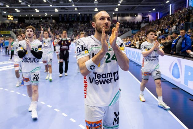 Die Goeppinger Spieler sind enttäuscht enttaeuscht, unzufrieden, ärgert aegert sich, Emotionen, Wut, Trauer, negative Emotionen, Marcel SCHILLER (FRISCH AUF! Goeppingen, 24) GER, VfL Gummersbach vs. FRISCH AUF! Goeppingen, Handball, Bundesliga, 30. Spieltag, Spielzeit 2025 2026, 30.04.2026, GER, VfL Gummersbach vs. FRISCH AUF! Goeppingen, Handball, Bundesliga, 30. Spieltag, Spielzeit 2025 2026, 30.04.2026, Gummersbach Copyright: xEibnerxPressefoto OliverxSchmidtx EP_OST