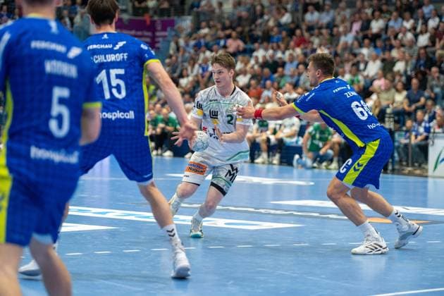 Miro Schluroff, Rueckraum, (VfL Gummersbach 15), Oskar Neudeck, Rueckraum, (Frisch Auf Goeppingen 2), Štěpan Zeman, Kreislaeufer, (VfL Gummersbach 66), VfL Gummersbach vs. Frisch Auf! Goeppingen, Daikin Handball Bundesliga, Herren , 30. Spieltag, 30.04.2026 Gummersbach NRW Deutschland