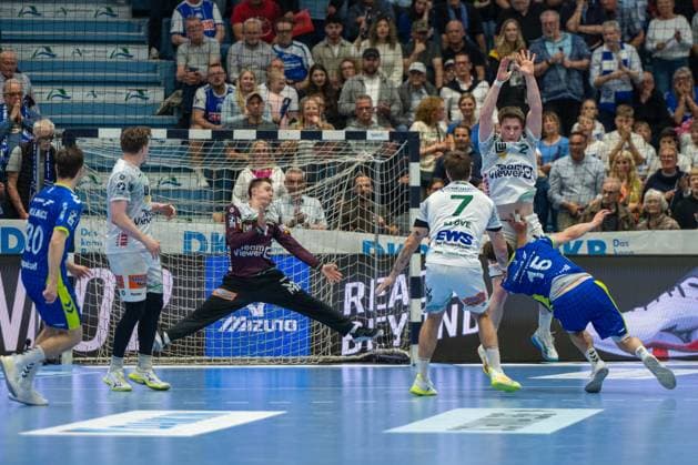 Julian Buchele, Torwart, (Frisch Auf Goeppingen 1), Victor Kloeve, Rueckraum, (Frisch Auf Goeppingen 7), Miro Schluroff, Rueckraum, (VfL Gummersbach 15), VfL Gummersbach vs. Frisch Auf! Goeppingen, Daikin Handball Bundesliga, Herren , 30. Spieltag, 30.04.2026 Gummersbach NRW Deutschland