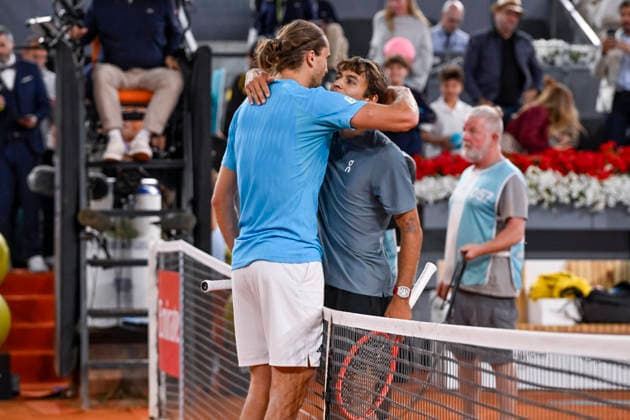 April 30, 2026, Madrid, Madrid, Spain: ALEXANDER ZVEREV of Germany - ADIDAS celebrating the match victory and waving to the crowd the Mutua Madrid Open 2026, ATP, Tennis Herren Masters 1000 and WTA, Tennis Damen 1000 tennis tournament, celebrated at Caja Magica on April 30, 2026 in Madrid, Spain. Madrid Spain - ZUMAc312 20260430_zsp_c312_319 Copyright: xOscarxManuelxSanchezx