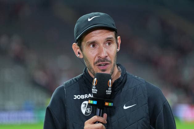 Julian Schuster (SC Freiburg, Trainer) bei RTL , Portugal, Fussball, UEFA Europa League, Halbfinale, Hinspiel, 2025 2026, SC Braga vs. SC Freiburg, 30.04.2026, Estadio Municipal de Braga, Braga, Braga Estadio Municipal de Braga Cavado Portugal Copyright: xArnexAmbergx