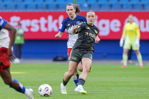 v.li.: Pauline Machtens (Hamburger SV, HSV, 28) und Lisa Heiseler (1. FC Union Berlin, 7) im Zweikampf, Duell, Dynamik, Aktion, Action, Spielszene, DIE DFB-RICHTLINIEN UNTERSAGEN JEGLICHE NUTZUNG VON FOTOS ALS SEQUENZBILDER UND ODER VIDEOÄHNLICHE FOTOSTRECKEN. DFB REGULATIONS PROHIBIT ANY USE OF PHOTOGRAPHS AS IMAGE SEQUENCES AND OR QUASI-VIDEO., 01.05.2026, Hamburg (Deutschland), Fussball, Google Pixel Frauen-Bundesliga, Hamburger SV - 1. FC Union Berlin