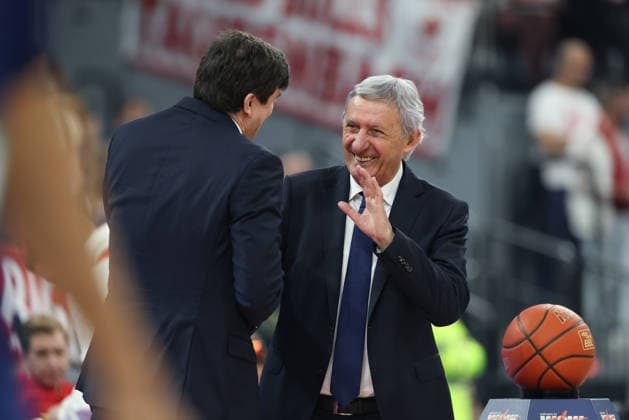 Svetislav Pesic (FC Bayern Basketball, Chef-Trainer) mit Pedro Calles (Alba Berlin, Chef-Trainer) vor dem Spiel, GER, FC Bayern Basketball vs. Alba Berlin, Basketball, easycredit Basketball Bundesliga, 27. Spieltag, Saison 2025 2026, 01.05.2026, GER, FC Bayern Basketball vs. Alba Berlin, Basketball, easycredit Basketball Bundesliga, 27. Spieltag, Saison 2025 2026, 01.05.2026 Muenchen Copyright: xEibner-Pressefoto JennixMaulx EP_JML