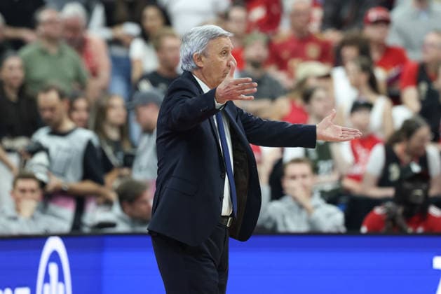 Svetislav Pesic (FC Bayern Basketball, Chef-Trainer) gestikuliert, GER, FC Bayern Basketball vs. Alba Berlin, Basketball, easycredit Basketball Bundesliga, 27. Spieltag, Saison 2025 2026, 01.05.2026, GER, FC Bayern Basketball vs. Alba Berlin, Basketball, easycredit Basketball Bundesliga, 27. Spieltag, Saison 2025 2026, 01.05.2026 Muenchen Copyright: xEibner-Pressefoto JennixMaulx EP_JML