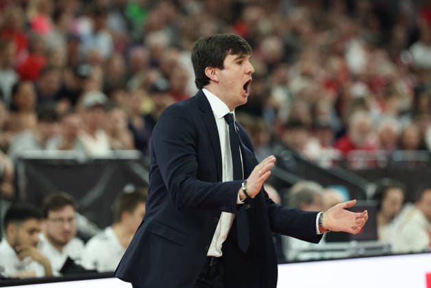 Pedro Calles (Alba Berlin, Chef-Trainer) gestikuliert und schreit, GER, FC Bayern Basketball vs. Alba Berlin, Basketball, easycredit Basketball Bundesliga, 27. Spieltag, Saison 2025 2026, 01.05.2026, GER, FC Bayern Basketball vs. Alba Berlin, Basketball, easycredit Basketball Bundesliga, 27. Spieltag, Saison 2025 2026, 01.05.2026 Muenchen Copyright: xEibner-Pressefoto JennixMaulx EP_JML