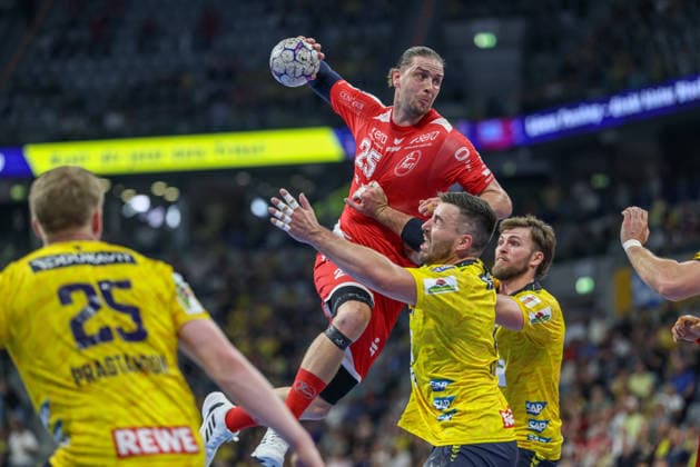 GER, Mannheim, Rhein-Neckar Löwen vs MT Melsungen, Daikin Handball-Bundesliga, Handball, HBL, Spielzeit 2025 2026, SAP Arena, 30. Spieltag im Bild v.l.: Olle Forsell-Schefvert (MT Melsungen 25), Jannik Kohlbacher (Rhein‘Neckar Löwen 80) DFB DFL REGULATIONS PROHIBIT ANY USE OF PHOTOGRAPHS AS IMAGE SEQUENCES AND OR QUASI-VIDEO, 01.05.2026 Copyright: HMBxMedia HendrikxHamelau