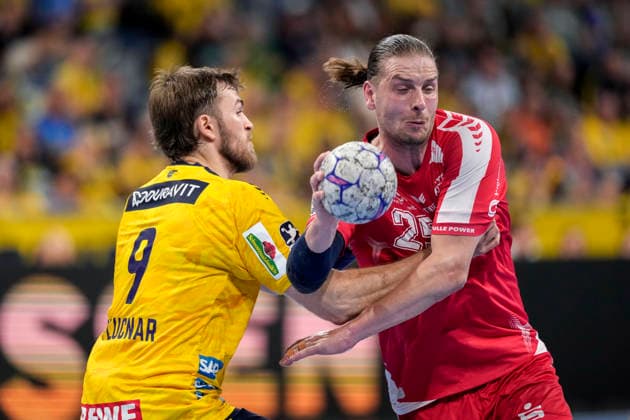 v.li.: Steven Plucnar Jacobsen (RNL, 9), Olle Forsell Schefvert (MTM, 25), Zweikampf, Spielszene, Duell, duel, tackle, tackling, Dynamik, Action, Aktion, 01.05.2026, Mannheim (Deutschland), Handball, Bundesliga, Rhein-Neckar Löwen - MT Melsungen