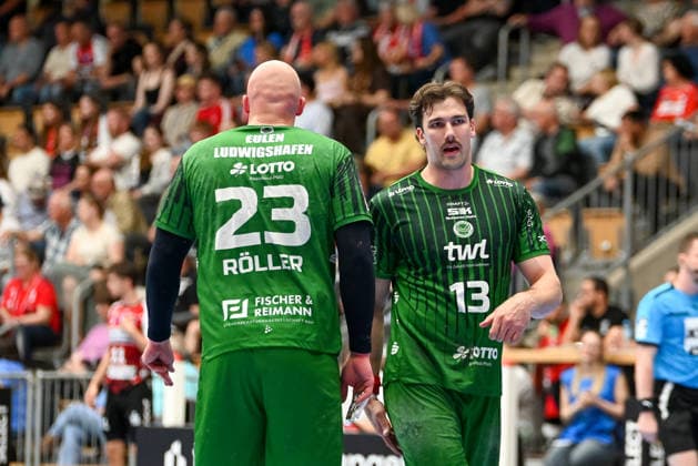 Lars Roeller (Eulen Ludwigshafen, 23) und Rene Zobel (Eulen Ludwigshafen, 13) HSG Nordhorn-Lingen vs. Eulen Ludwigshafen, Handball, 2. Bundesliga, 30. Spieltag, Saison 2025 2026, 01.05.2026, HSG Nordhorn-Lingen vs. Eulen Ludwigshafen, Handball, 2. Bundesliga, 30. Spieltag, Saison 2025 2026, 01.05.2026 Lingen Copyright: xEibner-Pressefoto RobertxGertzenx EP_RGN