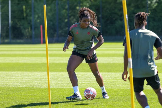 Edna Imade (FC Bayern Muenchen, 29) mit Ball, GER, Offizielles Abschlusstraining FC Bayern Muenchen, Fussball, UEFA Womens Champions League, Halbfinale, Rueckspiel, Saison 2025 2026, 02.05.2026, GER, Offizielles Abschlusstraining FC Bayern Muenchen, Fussball, UEFA Womens Champions League, Halbfinale, Rueckspiel, Saison 2025 2026, 02.05.2026 Muenchen Copyright: xEibner-Pressefoto JennixMaulx EP_JML
