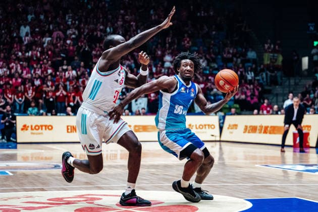 Tylan Birts (Telekom Baskets Bonn, 05), Isaiah Swope (Skyliners Frankfurt, 01) GER, Skyliners Frankfurt vs. Telekom Baskets Bonn easyCredit BBL, Bundesliga, 32 Spieltag, Saison 2025 2026. 01.05.2026 Eibner-Pressefoto Attila Ziga GER, Skyliners Frankfurt vs. Telekom Baskets Bonn easyCredit BBL, Bundesliga, 32 Spieltag, Saison 2025 2026. 01.05.2026 Frankfurt am Main Copyright: xEibner-Pressefotox EP_AZA