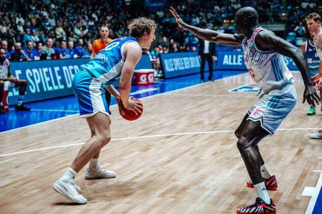 Jacob Holt (Skyliners Frankfurt, 10), Kur Jongkuch (Telekom Baskets Bonn, 15) GER, Skyliners Frankfurt vs. Telekom Baskets Bonn easyCredit BBL, Bundesliga, 32 Spieltag, Saison 2025 2026. 01.05.2026 Eibner-Pressefoto Attila Ziga GER, Skyliners Frankfurt vs. Telekom Baskets Bonn easyCredit BBL, Bundesliga, 32 Spieltag, Saison 2025 2026. 01.05.2026 Frankfurt am Main Copyright: xEibner-Pressefotox EP_AZA