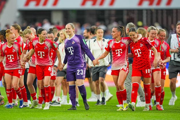 02.05.2026, xydrx, Frauen, Fußball, 1.Frauen-Bundesliga, 1.FC Köln - SV Werder Bremen, Saison 2025 2026, RheinEnergieSTADION: Laura Vogt (FC Köln, 8) Sara Agrez (FC Köln, 4) Aurora Mikalsen (FC Köln, 23) Vanessa Leimenstoll (FC Köln, 29) Zoe Hasenauer (FC Köln, 16) Pauline Bremer (FC Köln, 11) bejubeln den Sieg DFB regulations prohibit any use of photographs as image sequences and or quasi-video. Copyright: HMBxMedia YannisxDreimann