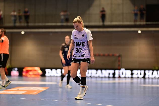 Handball I Frauen I Saison 2025-2026 I Play-Offs 5-11 I 3. Spieltag I Buxtehuder SV - VfL Oldenburg I 02.05.2026 Schaut enttäuscht, betrübt, deprimiert, frustriert, geknickt, gekränkt, niedergeschlagen, unzufrieden, ernüchtert, schlecht gelaunt: Jenny Behrend (30, VfL Oldenburg) Buxtehude Halle Nord Niedersachsen Deutschland Copyright: xLobeca FelixxSchlikisx