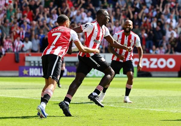 Michael Kayode of Brentford celebrates his sides first gaol - an own goal scored by Konstantinos Mavropanos of West Ham United Brentford v West Ham United, Premier League, Football, Gtech Community Stadium, London , UK - 02 May 2026London Gtech Community Stadium United Kingdom EDITORIAL USE ONLY No use with unauthorised audio, video, data, fixture lists, club league logos or live services. Online in-match use limited to 120 images, no video emulation. No use in betting, games or single club league player publications. Copyright: xMichaelxZemanek Shutterstockx 16854504w