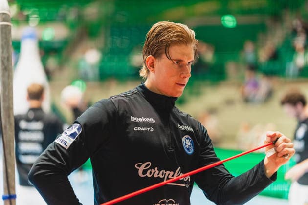 Kim Voss-Fels (Bergischer HC, 21) beim dehnen der Arme Bergischer HC vs. TSV Hannover-Burgdorf, Handball, Daikin 1.HBL, 30.Spieltag, Saison 2025 26, 02.04.2026, Bergischer HC vs. TSV Hannover-Burgdorf, Handball, Daikin 1.HBL, 30.Spieltag, Saison 2025 26, 02.04.2026 Wuppertal Copyright: xEibner-Pressefoto LukasxBaldygax EP_LBA