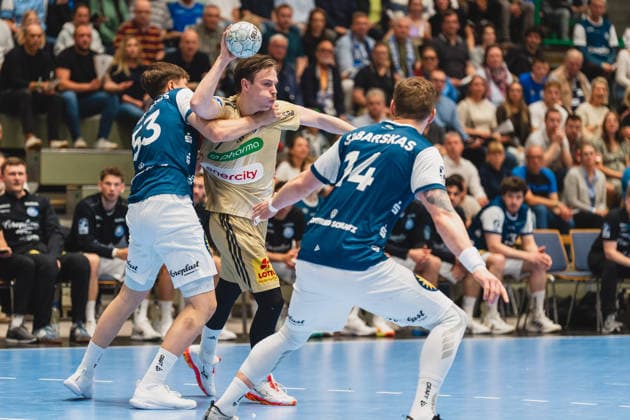 Soeren Steinhaus (Bergischer HC, 53) im Zweikampf mit Leif Tissier (TSV Hannover-Burgdorf, 07), Gerdas Babarskas (Bergischer HC, 14) Bergischer HC vs. TSV Hannover-Burgdorf, Handball, Daikin 1.HBL, 30.Spieltag, Saison 2025 26, 02.04.2026, Bergischer HC vs. TSV Hannover-Burgdorf, Handball, Daikin 1.HBL, 30.Spieltag, Saison 2025 26, 02.04.2026 Wuppertal Copyright: xEibner-Pressefoto LukasxBaldygax EP_LBA