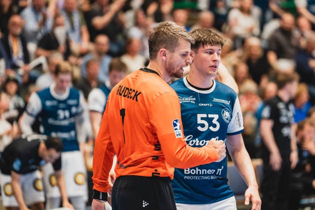 Christopher Rudeck (Bergischer HC, 01) und Soeren Steinhaus (Bergischer HC, 53) jubeln zusammen Bergischer HC vs. TSV Hannover-Burgdorf, Handball, Daikin 1.HBL, 30.Spieltag, Saison 2025 26, 02.04.2026, Bergischer HC vs. TSV Hannover-Burgdorf, Handball, Daikin 1.HBL, 30.Spieltag, Saison 2025 26, 02.04.2026 Wuppertal Copyright: xEibner-Pressefoto LukasxBaldygax EP_LBA