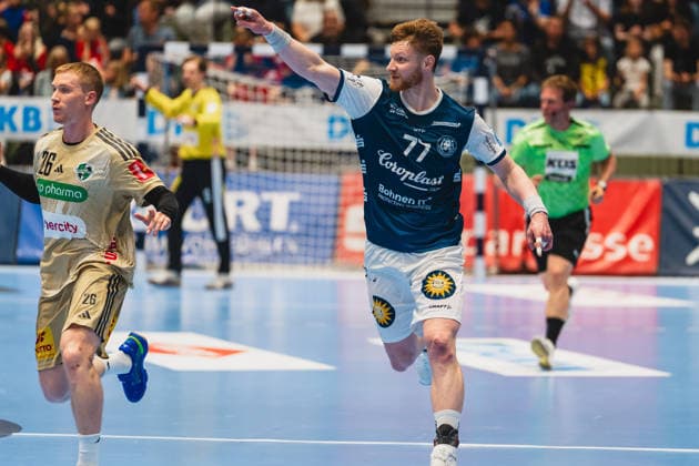 Jonathan Edvardsson (TSV Hannover-Burgdorf, 26), Johannes Wasielewski (Bergischer HC, 77) bejubelt ein Tor Bergischer HC vs. TSV Hannover-Burgdorf, Handball, Daikin 1.HBL, 30.Spieltag, Saison 2025 26, 02.04.2026, Bergischer HC vs. TSV Hannover-Burgdorf, Handball, Daikin 1.HBL, 30.Spieltag, Saison 2025 26, 02.04.2026 Wuppertal Copyright: xEibner-Pressefoto LukasxBaldygax EP_LBA