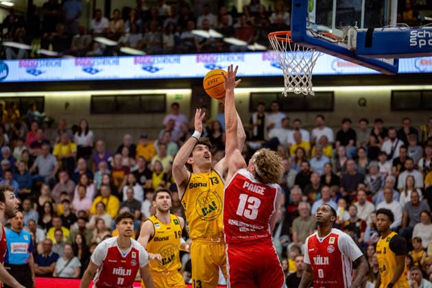 Timothy Nehmiah Davis. (RheinStars Koeln, 11) Aeneas Jung (Bozic Estriche Knights Kirchheim, 19) Nicholas Gerard Spinoso (Bozic Estriche Knights Kirchheim, 13) Adam John Paige (RheinStars Koeln, 13) GER, Bozic Estriche Knights Kirchheim vs. RheinStars Koeln, BARMER 2. Basketball Bundesliga, 34. Spieltag, Saison 2025 2026, 02.05.2026 , GER, Bozic Estriche Knights Kirchheim vs. RheinStars Koeln, BARMER 2. Basketball Bundesliga, 34. Spieltag, Saison 2025 2026, 02.05.2026 Goeppingen Copyright: xEibner-Pressefoto NinaxSanderx EP_NSR