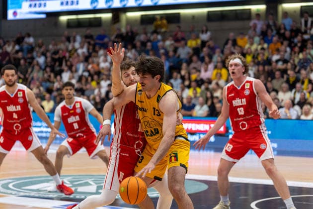 Nicholas Gerard Spinoso (Bozic Estriche Knights Kirchheim, 13) Adam John Paige (RheinStars Koeln, 13) GER, Bozic Estriche Knights Kirchheim vs. RheinStars Koeln, BARMER 2. Basketball Bundesliga, 34. Spieltag, Saison 2025 2026, 02.05.2026 , GER, Bozic Estriche Knights Kirchheim vs. RheinStars Koeln, BARMER 2. Basketball Bundesliga, 34. Spieltag, Saison 2025 2026, 02.05.2026 Goeppingen Copyright: xEibner-Pressefoto NinaxSanderx EP_NSR