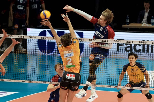 DEU, DVV, 1.VBL, BR Volleys vs. SVG Lueneburg, 02.05.2026, Max-Schmeling-Halle, Berlin, DEU, DVV, 1.VBL, BR Volleys vs. SVG Lueneburg, im Bild Matthew Knigge (BR Volleys 2), Jackson Howe (Lueneburg 6)