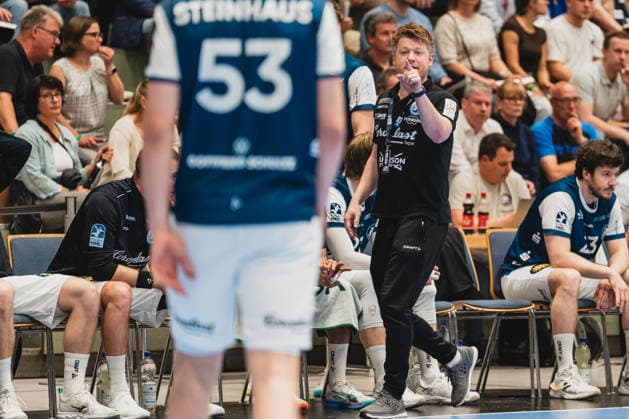 Arnor Por Gunnarsson (Bergischer HC, Trainer) gibt Soeren Steinhaus (Bergischer HC, 53) Anweisungen Bergischer HC vs. TSV Hannover-Burgdorf, Handball, Daikin 1.HBL, 30.Spieltag, Saison 2025 26, 02.04.2026, Bergischer HC vs. TSV Hannover-Burgdorf, Handball, Daikin 1.HBL, 30.Spieltag, Saison 2025 26, 02.04.2026 Wuppertal Copyright: xEibner-Pressefoto LukasxBaldygax EP_LBA