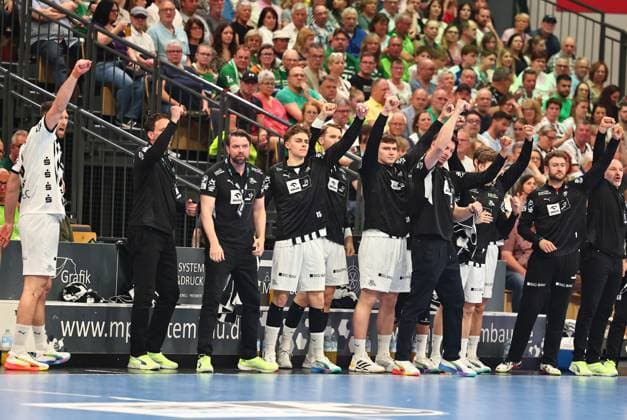 Jubel auf der Kieler Bank GER, HSG Wetzlar vs THW Kiel, Handball, 1. Bundesliga, 30. Spieltag, Spielzeit 2025 2026, 02.05.2026 GER, HSG Wetzlar vs THW Kiel, Handball, 1. Bundesliga, 30. Spieltag, Spielzeit 2025 2026, 02.05.2026 Wetzlar Copyright: xEibner-Pressefoto RenexWeissx EP_RWS