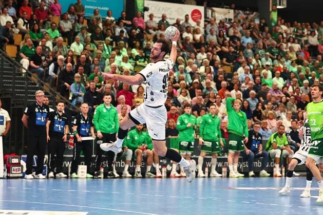 Torwurf von Veron Nacinovic (THW Kiel, 93) GER, HSG Wetzlar vs THW Kiel, Handball, 1. Bundesliga, 30. Spieltag, Spielzeit 2025 2026, 02.05.2026 GER, HSG Wetzlar vs THW Kiel, Handball, 1. Bundesliga, 30. Spieltag, Spielzeit 2025 2026, 02.05.2026 Wetzlar Copyright: xEibner-Pressefoto RenexWeissx EP_RWS