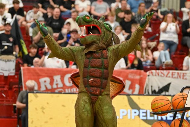 Tobi der Drache (Artland Dragons, Maskottchen) Artland Dragons vs. Bayer Giants Leverkusen, 2. Basketball-Bundesliga, Pro A, 34. Spieltag, Saison 2025 2026, 02.05.2026, Artland Dragons vs. Bayer Giants Leverkusen, 2. Basketball-Bundesliga, Pro A, 34. Spieltag, Saison 2025 2026, 02.05.2026 Quakenbrueck Copyright: xEibner-Pressefoto RobertxGertzenx EP_RGN