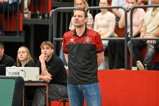 Michael Koch (Bayer Giants Leverkusen, Trainer) Artland Dragons vs. Bayer Giants Leverkusen, 2. Basketball-Bundesliga, Pro A, 34. Spieltag, Saison 2025 2026, 02.05.2026, Artland Dragons vs. Bayer Giants Leverkusen, 2. Basketball-Bundesliga, Pro A, 34. Spieltag, Saison 2025 2026, 02.05.2026 Quakenbrueck Copyright: xEibner-Pressefoto RobertxGertzenx EP_RGN