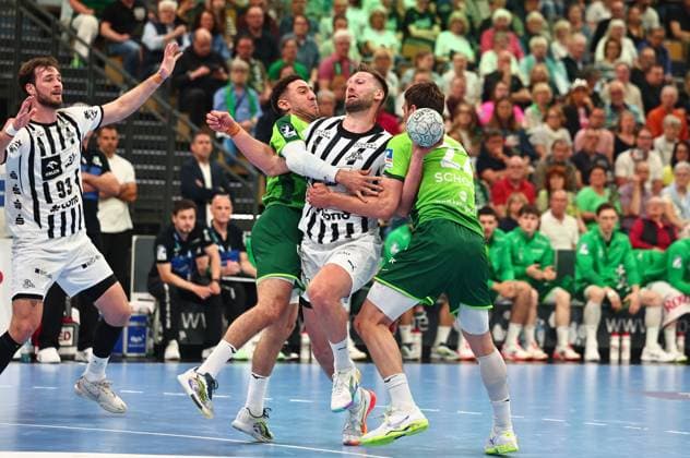Harald Reinkind (THW Kiel, 06) im Zweikampf mit Ahmed Nafea (HSG Wetzlar, 79, links) und Jona Schoch (HSG Wetzlar, 22) GER, HSG Wetzlar vs THW Kiel, Handball, 1. Bundesliga, 30. Spieltag, Spielzeit 2025 2026, 02.05.2026 GER, HSG Wetzlar vs THW Kiel, Handball, 1. Bundesliga, 30. Spieltag, Spielzeit 2025 2026, 02.05.2026 Wetzlar Copyright: xEibner-Pressefoto RenexWeissx EP_RWS