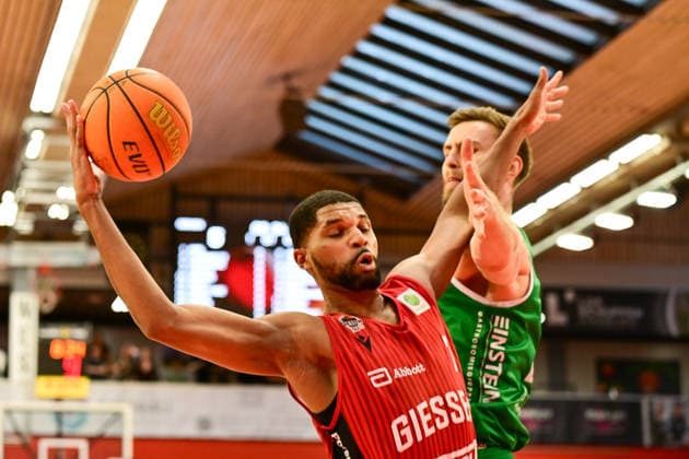 Kyle Castlin, Marko Bacak 2.Bundesliga Pro A, 34. Spieltag, 46ers, Basketball, Basketball Saison 2025 2026, BBL, Deutschland, Giessen 46ers EPG Baskets Koblenz, Giessen in rot,Koblenz in grün, Herren, Männer