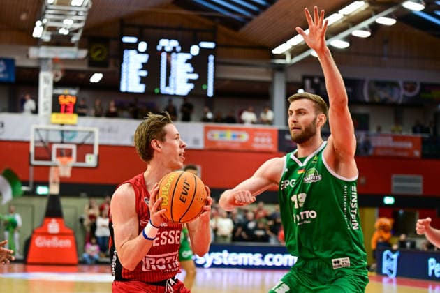 Aiden Warnholtz, Marko Bacak 2.Bundesliga Pro A, 34. Spieltag, 46ers, Basketball, Basketball Saison 2025 2026, BBL, Deutschland, Giessen 46ers EPG Baskets Koblenz, Giessen in rot,Koblenz in grün, Herren, Männer