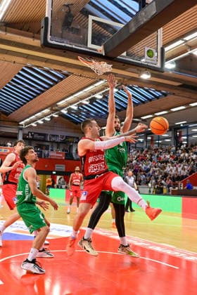 Adnan Arslanagic 2.Bundesliga Pro A, 34. Spieltag, 46ers, Basketball, Basketball Saison 2025 2026, BBL, Deutschland, Giessen 46ers EPG Baskets Koblenz, Giessen in rot,Koblenz in grün, Herren, Männer