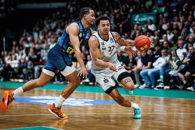 Nolan Adekunle (Gladiators Trier) im Zweikampf mit Nicholas Tischler (EWE Baskets Oldenburg), Vet Concept Gladiators Trier vs EWE Baskets Oldenburg, Basketball , Basketball, easyCredit BBL, 32. Spieltag, Saison 2025 2026, 02.05.2026 Vet Concept Gladiators Trier vs EWE Baskets Oldenburg, Basketball , Basketball, easyCredit BBL, 32. Spieltag, Saison 2025 2026, 02.05.2026 Copyright: xEibner-Pressefoto AlexanderxNeisx EP_ANS