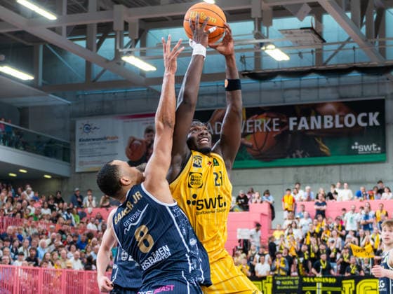 Jemarl Baker Jr. (Eisbaeren Bremerhaven 8), Melkisedek Moreaux (Tigers Tuebingen 23), Tigers Tuebingen vs. Eisbaeren Bremerhaven, Basketball, 2. Basketball Bundesliga ProA, Saison 2025 2026, Spieltag 34, 02.05.2026, Tigers Tuebingen vs. Eisbaeren Bremerhaven, Basketball, 2. Basketball Bundesliga ProA, Saison 2025 2026, Spieltag 34, 02.05.2026 Tuebingen Copyright: xEibner-Pressefoto FlorianxSchustx EP_FSU