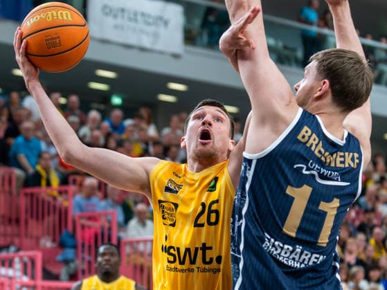 Till Joenke (Tigers Tuebingen 26), Lorenz Brenneke (Eisbaeren Bremerhaven 11), Tigers Tuebingen vs. Eisbaeren Bremerhaven, Basketball, 2. Basketball Bundesliga ProA, Saison 2025 2026, Spieltag 34, 02.05.2026, Tigers Tuebingen vs. Eisbaeren Bremerhaven, Basketball, 2. Basketball Bundesliga ProA, Saison 2025 2026, Spieltag 34, 02.05.2026 Tuebingen Copyright: xEibner-Pressefoto FlorianxSchustx EP_FSU