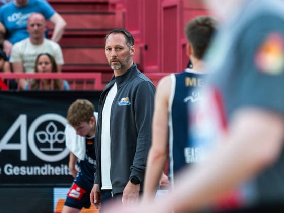 Steven Esterkamp (Eisbaeren Bremerhaven Headcoach), Tigers Tuebingen vs. Eisbaeren Bremerhaven, Basketball, 2. Basketball Bundesliga ProA, Saison 2025 2026, Spieltag 34, 02.05.2026, Tigers Tuebingen vs. Eisbaeren Bremerhaven, Basketball, 2. Basketball Bundesliga ProA, Saison 2025 2026, Spieltag 34, 02.05.2026 Tuebingen Copyright: xEibner-Pressefoto FlorianxSchustx EP_FSU