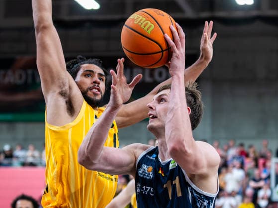 Lorenz Brenneke (Eisbaeren Bremerhaven 11), Patrick Emilien (Tigers Tuebingen 15), Tigers Tuebingen vs. Eisbaeren Bremerhaven, Basketball, 2. Basketball Bundesliga ProA, Saison 2025 2026, Spieltag 34, 02.05.2026, Tigers Tuebingen vs. Eisbaeren Bremerhaven, Basketball, 2. Basketball Bundesliga ProA, Saison 2025 2026, Spieltag 34, 02.05.2026 Tuebingen Copyright: xEibner-Pressefoto FlorianxSchustx EP_FSU