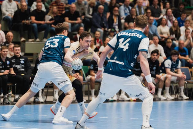 Soeren Steinhaus (Bergischer HC, 53) ungreift Leif Tissier (TSV Hannover-Burgdorf, 07) der mit den Ball laeuft, Gerdas Babarskas (Bergischer HC, 14) Bergischer HC vs. TSV Hannover-Burgdorf, Handball, Daikin 1.HBL, 30.Spieltag, Saison 2025 26, 02.04.2026, Bergischer HC vs. TSV Hannover-Burgdorf, Handball, Daikin 1.HBL, 30.Spieltag, Saison 2025 26, 02.04.2026 Wuppertal Copyright: xEibner-Pressefoto LukasxBaldygax EP_LBA