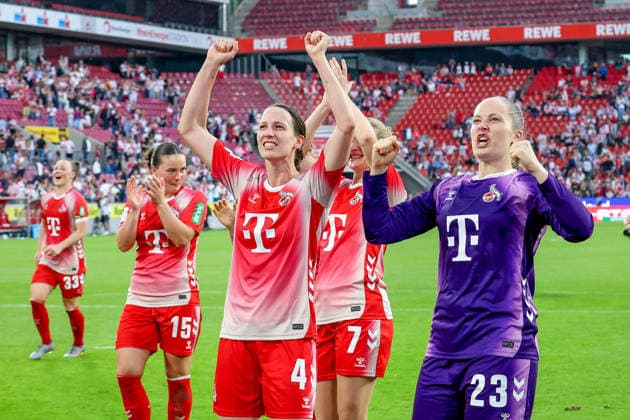 02.05.2026, xsscx, Frauen Fussball, 1. FC Köln - Werder Bremen, 1. Fussball Bundesliga, 24. Spieltag, RheinEnergie-Stadion, Saison 2025 2026: Die Mannschaft des 1. FC Köln feiert ihren Sieg zum 3:0 mit Marina Hegering (1. FC Köln 33), Amelie Bohnen (1. FC Köln 15), Sara Agrez (1. FC Köln 4), Anna-Lena Stolze (1. FC Köln 7), Aurora Mikalsen (1. FC Köln 23) DFB regulations prohibit any use of photographs as image sequences and or quasi-video. Photo: xSandraxScherningxPressefotoKochx Nordrhein-Westfalen Germany