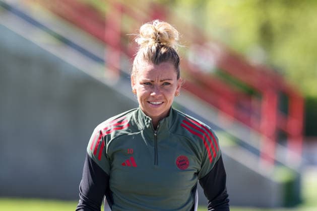 Linda Dallmann (FC Bayern Muenchen, 10) beim Training, Portraet, Portrait, GER, Offizielles Abschlusstraining FC Bayern Muenchen, Fussball, UEFA Womens Champions League, Halbfinale, Rueckspiel, Saison 2025 2026, 02.05.2026, GER, Offizielles Abschlusstraining FC Bayern Muenchen, Fussball, UEFA Womens Champions League, Halbfinale, Rueckspiel, Saison 2025 2026, 02.05.2026 Muenchen Copyright: xEibner-Pressefoto JennixMaulx EP_JML