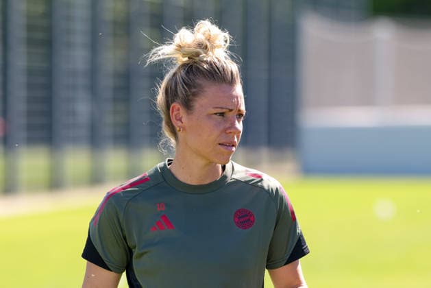 Linda Dallmann (FC Bayern Muenchen, 10) beim Training, Portraet, Portrait, GER, Offizielles Abschlusstraining FC Bayern Muenchen, Fussball, UEFA Womens Champions League, Halbfinale, Rueckspiel, Saison 2025 2026, 02.05.2026, GER, Offizielles Abschlusstraining FC Bayern Muenchen, Fussball, UEFA Womens Champions League, Halbfinale, Rueckspiel, Saison 2025 2026, 02.05.2026 Muenchen Copyright: xEibner-Pressefoto JennixMaulx EP_JML