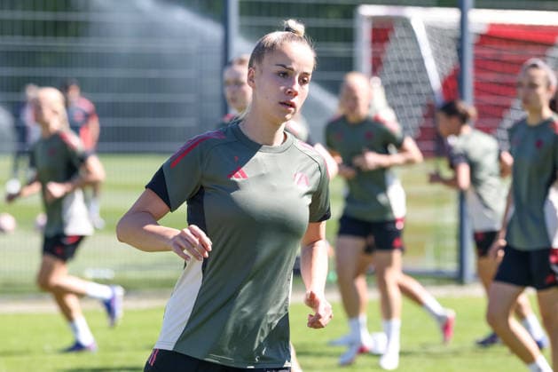 Giulia Gwinn (FC Bayern Muenchen, 07) beim Training, GER, Offizielles Abschlusstraining FC Bayern Muenchen, Fussball, UEFA Womens Champions League, Halbfinale, Rueckspiel, Saison 2025 2026, 02.05.2026, GER, Offizielles Abschlusstraining FC Bayern Muenchen, Fussball, UEFA Womens Champions League, Halbfinale, Rueckspiel, Saison 2025 2026, 02.05.2026 Muenchen Copyright: xEibner-Pressefoto JennixMaulx EP_JML