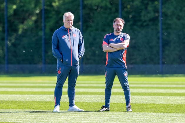 Jose Barcala (FC Bayern Muenchen, Chef-Trainer) mit Kjetil Lone (FC Bayern Muenchen, Co-Trainer) beim Training, GER, Offizielles Abschlusstraining FC Bayern Muenchen, Fussball, UEFA Womens Champions League, Halbfinale, Rueckspiel, Saison 2025 2026, 02.05.2026, GER, Offizielles Abschlusstraining FC Bayern Muenchen, Fussball, UEFA Womens Champions League, Halbfinale, Rueckspiel, Saison 2025 2026, 02.05.2026 Muenchen Copyright: xEibner-Pressefoto JennixMaulx EP_JML