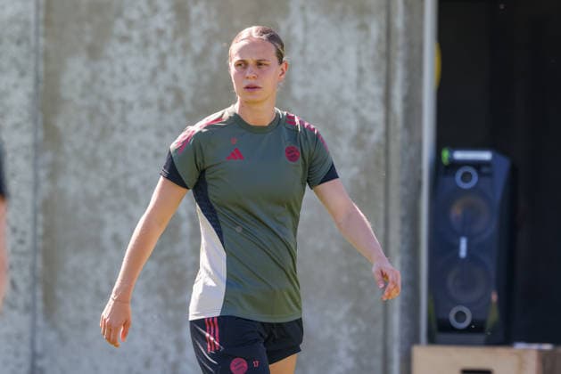 Klara Buehl (FC Bayern Muenchen, 17) beim Training, GER, Offizielles Abschlusstraining FC Bayern Muenchen, Fussball, UEFA Womens Champions League, Halbfinale, Rueckspiel, Saison 2025 2026, 02.05.2026, GER, Offizielles Abschlusstraining FC Bayern Muenchen, Fussball, UEFA Womens Champions League, Halbfinale, Rueckspiel, Saison 2025 2026, 02.05.2026 Muenchen Copyright: xEibner-Pressefoto JennixMaulx EP_JML